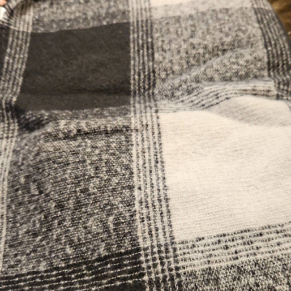 Blanket Scarf- Black and Gray